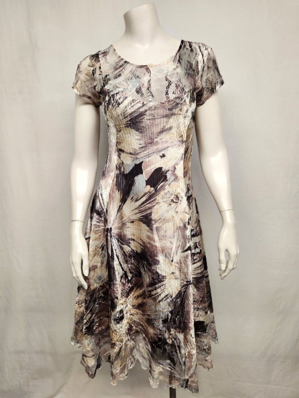NWOT Komarov Crinkle Floral Charmeuse Lace Trim Pearl Button Keyhole Dress L